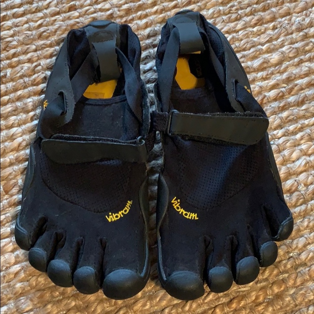 Vibram toe shoes. Size 39/8.5.